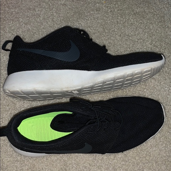 all black roshe runs